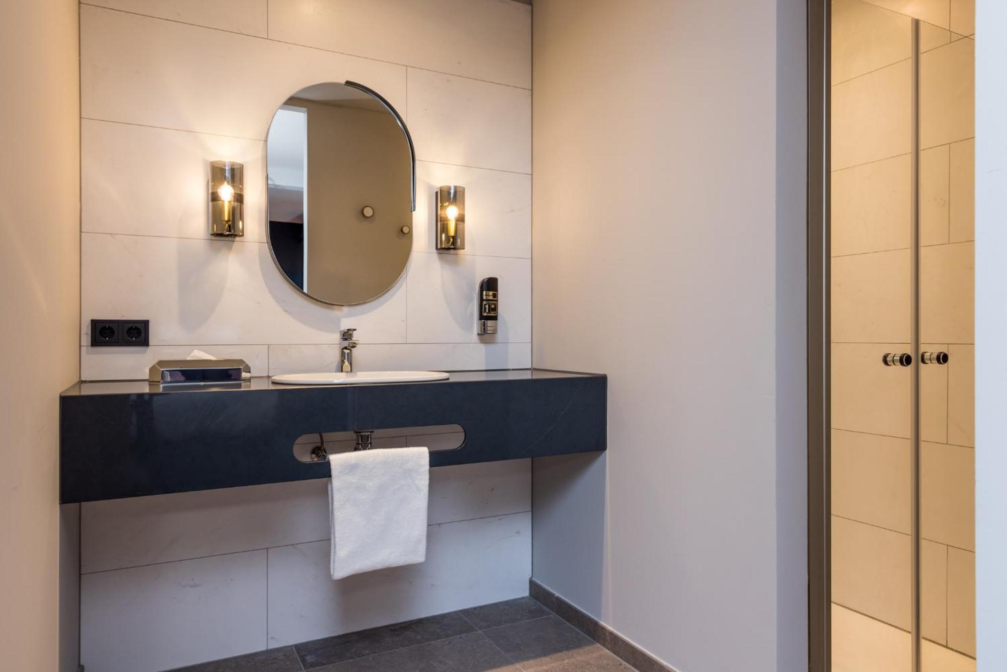Merici Hotel Sittard Bagian luar foto